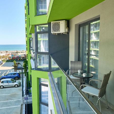 Orange Summer Apartment Spa Pools Beach Resort Mamaia Exterior photo