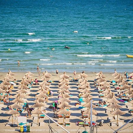 Orange Summer Apartment Spa Pools Beach Resort Mamaia Exterior photo