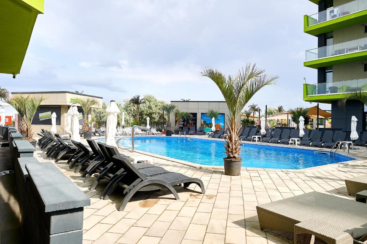 Orange Summer Apartment Spa Pools Beach Resort Mamaia Exterior photo