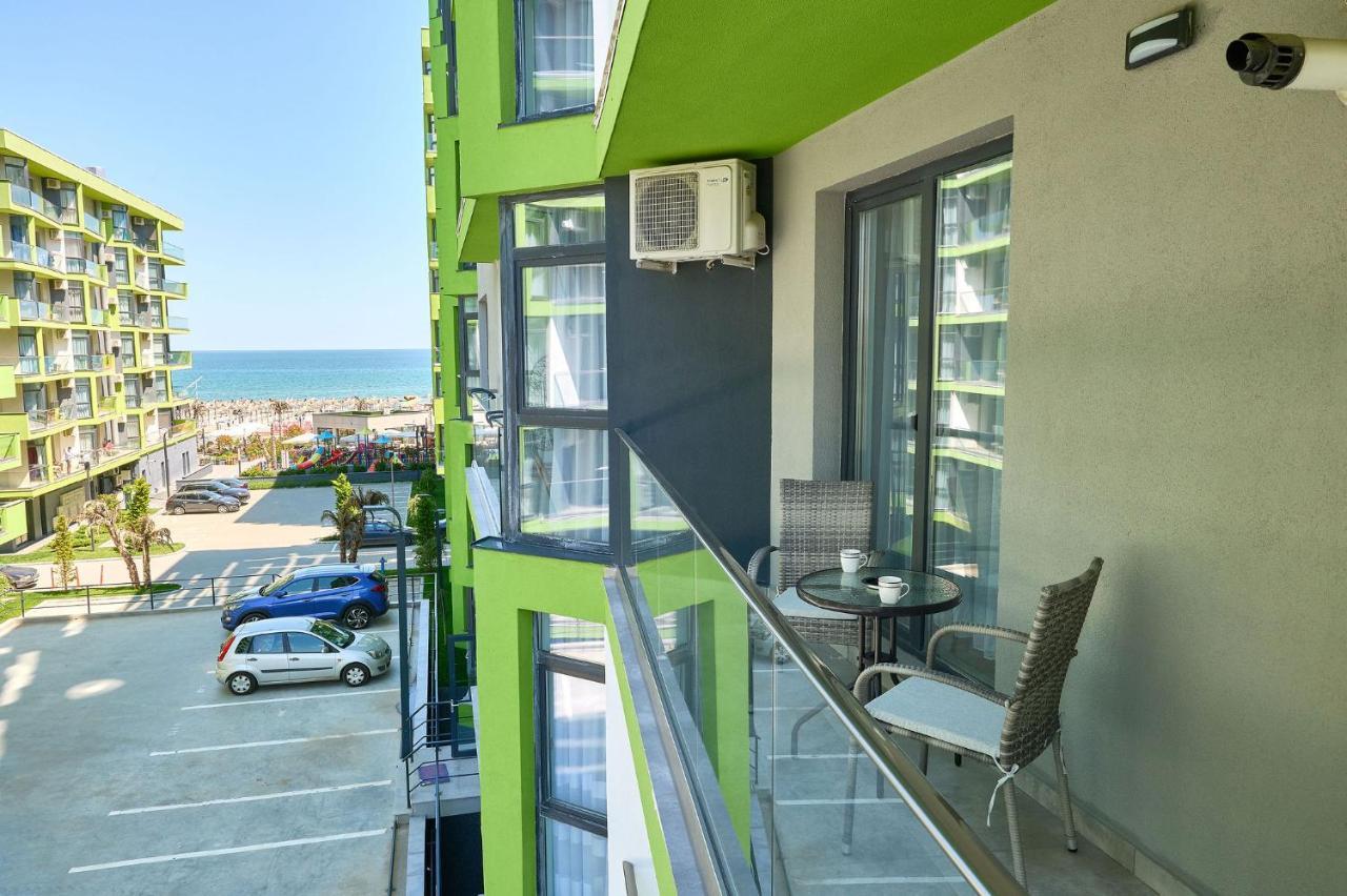 Orange Summer Apartment Spa Pools Beach Resort Mamaia Exterior photo