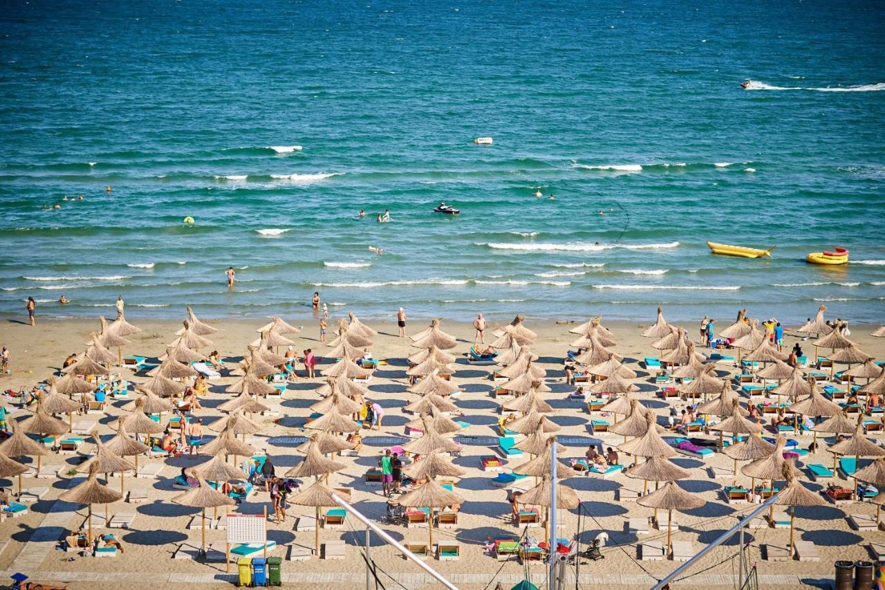 Orange Summer Apartment Spa Pools Beach Resort Mamaia Exterior photo