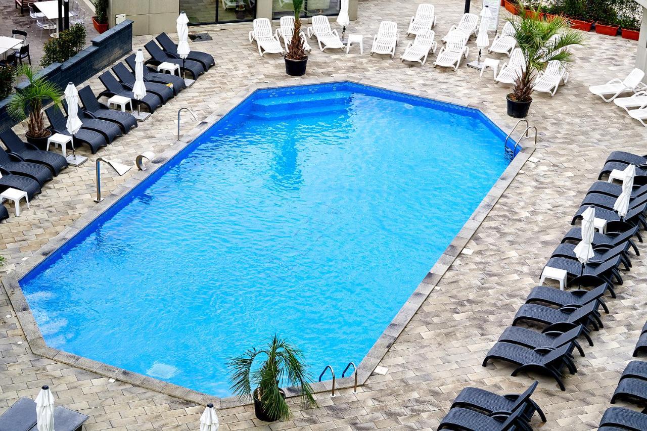 Orange Summer Apartment Spa Pools Beach Resort Mamaia Exterior photo