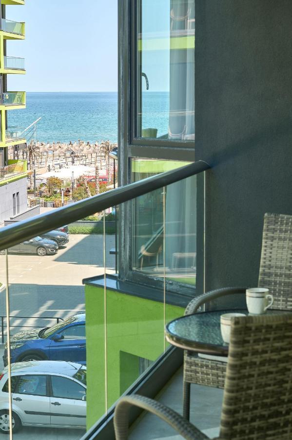 Orange Summer Apartment Spa Pools Beach Resort Mamaia Exterior photo