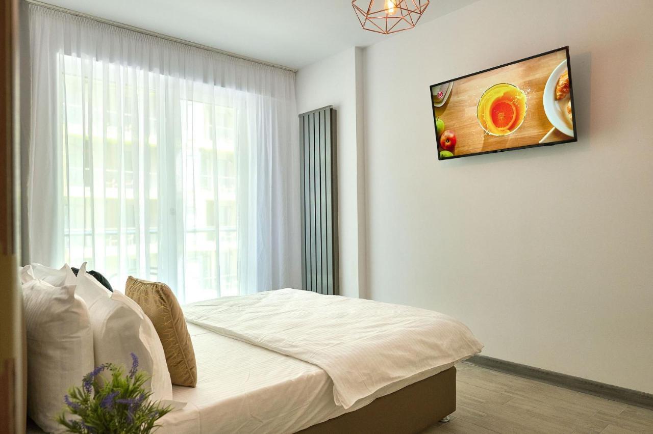 Orange Summer Apartment Spa Pools Beach Resort Mamaia Exterior photo